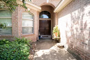 17 Red Oak Ct, Lake Jackson, TX 77566 - Photo 3