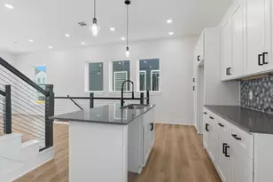 215 Foxshire Ln, Houston, TX 77047 - Photo 9