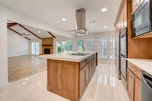 10322 Lynbrook Hollow St, Houston, TX 77042 - Photo 11