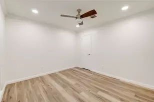 10322 Lynbrook Hollow St, Houston, TX 77042 - Photo 27