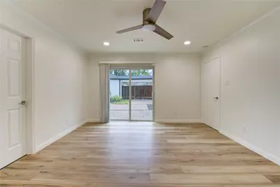 10322 Lynbrook Hollow Street, Houston, TX 77042 - Photo 15