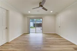 10322 Lynbrook Hollow St, Houston, TX 77042 - Photo 15