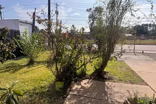 1305 Vista Rd, Pasadena, TX 77504 - Photo 13