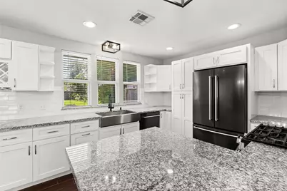 418 Neyland Street, Houston, TX 77022 - Photo 9
