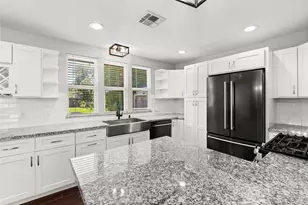418 Neyland St, Houston, TX 77022 - Photo 9