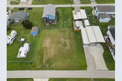 940 Sandollar, Crystal Beach, TX 77650 - Photo 11