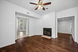 56 Bayou Pointe Dr, Houston, TX 77063 - Photo 11