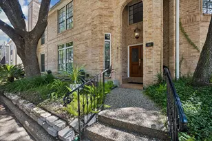 56 Bayou Pointe Dr, Houston, TX 77063 - Photo 27