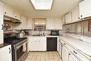 10119 Hannon Dr, Houston, TX 77040 - Photo 9