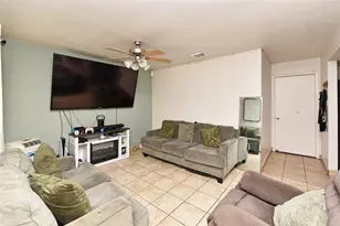10119 Hannon Dr, Houston, TX 77040 - Photo 3