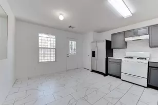 8510 Village Hollow Ln, Houston, TX 77072 - Photo 11
