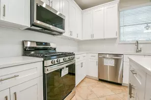 815 Robins Way, Stafford, TX 77477 - Photo 11