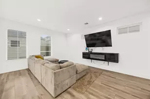2056 Johanna Dr, Houston, TX 77055 - Photo 13