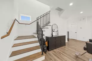 2056 Johanna Dr, Houston, TX 77055 - Photo 9