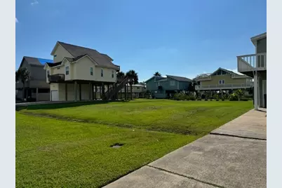 13613 Pirates Beach Boulevard, Galveston, TX 77554 - Photo 5