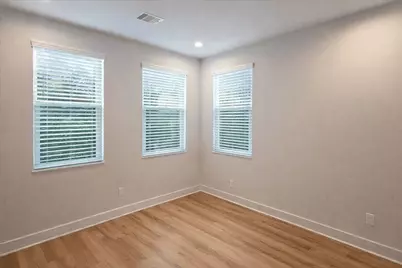 4413 Santorini Ln, Houston, TX 77045 - Photo 9