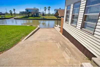 803 Cr 202, Sargent, TX 77414 - Photo 27