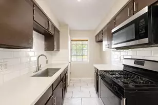 12610 S Coast Dr, Houston, TX 77047 - Photo 5