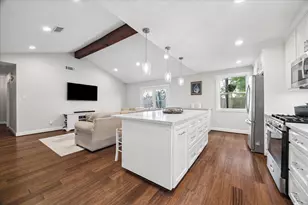 5739 Cartagena St, Houston, TX 77035 - Photo 9