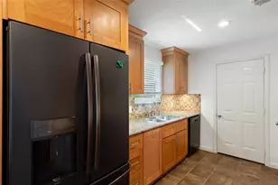 217 Wellwood Ln, Conroe, TX 77304 - Photo 9