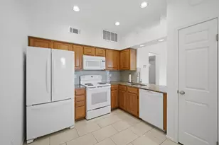 2011 Spenwick Dr, Houston, TX 77055 - Photo 9