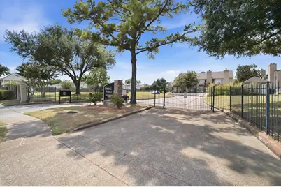 2011 Spenwick Drive #717, Houston, TX 77055 - Photo 3