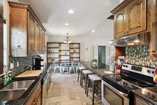 858 Kahla Dr, Crystal Beach, TX 77650 - Photo 9