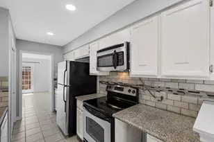 10324 Longmont Dr, Houston, TX 77042 - Photo 9