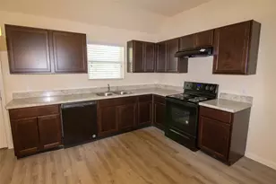 301 N Meadows Dr, Willis, TX 77378 - Photo 3