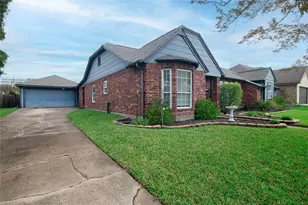 723 Whitecap Dr, El Lago, TX 77586 - Photo 1