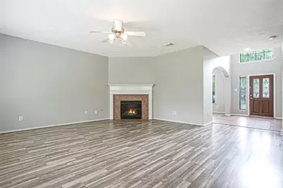 43 W Spindle Tree Circle, The Woodlands, TX 77382 - Photo 9