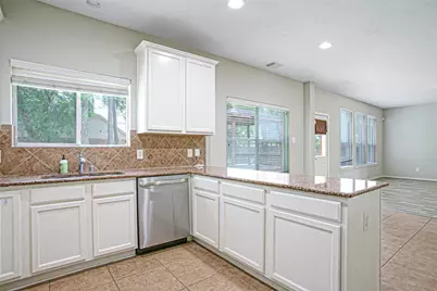 43 W Spindle Tree Circle, The Woodlands, TX 77382 - Photo 13