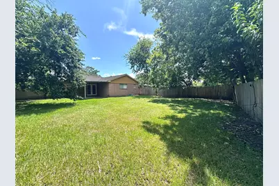 5830 Effingham Drive, Houston, TX 77035 - Photo 15