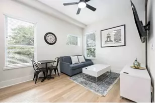 214 Welch St, Houston, TX 77006 - Photo 5