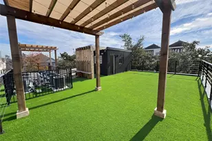 214 Welch St, Houston, TX 77006 - Photo 11