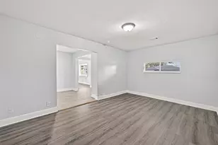 4729 Paradise Ln, Houston, TX 77048 - Photo 5