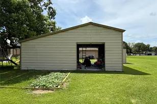 110 Mustang Dr, Alvin, TX 77511 - Photo 23