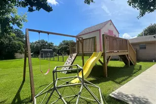 110 Mustang Dr, Alvin, TX 77511 - Photo 25