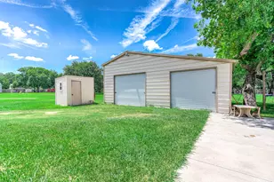 110 Mustang Dr, Alvin, TX 77511 - Photo 21
