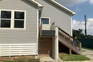 323 E Murrill St, Baytown, TX 77520 - Photo 29