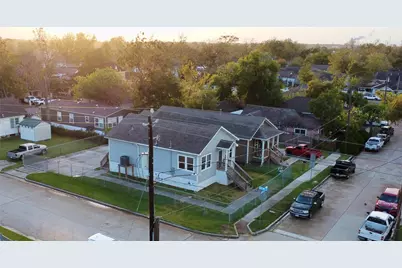 323 E Murrill Street, Baytown, TX 77520 - Photo 1