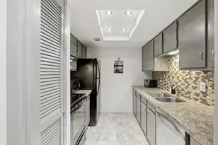 2224 S Piney Point Rd, Houston, TX 77063 - Photo 13