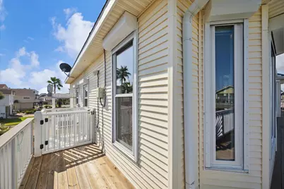 102 Bamaku Bend, Tiki Island, TX 77554 - Photo 9