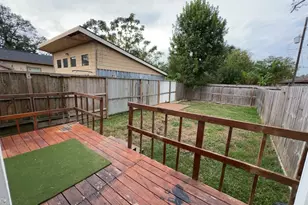 1917 Thonig Rd, Houston, TX 77055 - Photo 11