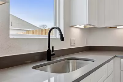 8107 Calhoun Road, Houston, TX 77033 - Photo 5