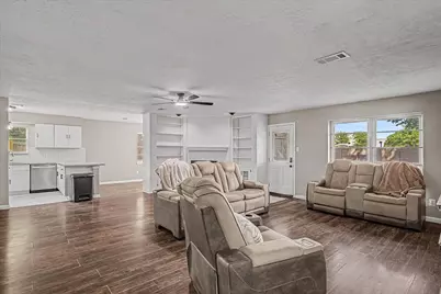 2901 Castle Court, Pearland, TX 77581 - Photo 9