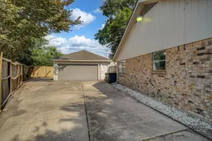 2901 Castle Ct, Pearland, TX 77581 - Photo 37