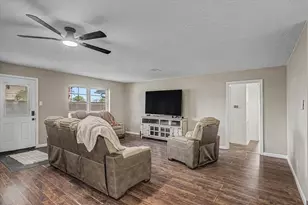 2901 Castle Ct, Pearland, TX 77581 - Photo 7