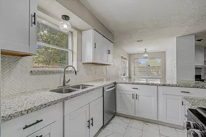 2901 Castle Court, Pearland, TX 77581 - Photo 3