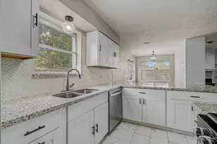 2901 Castle Ct, Pearland, TX 77581 - Photo 3